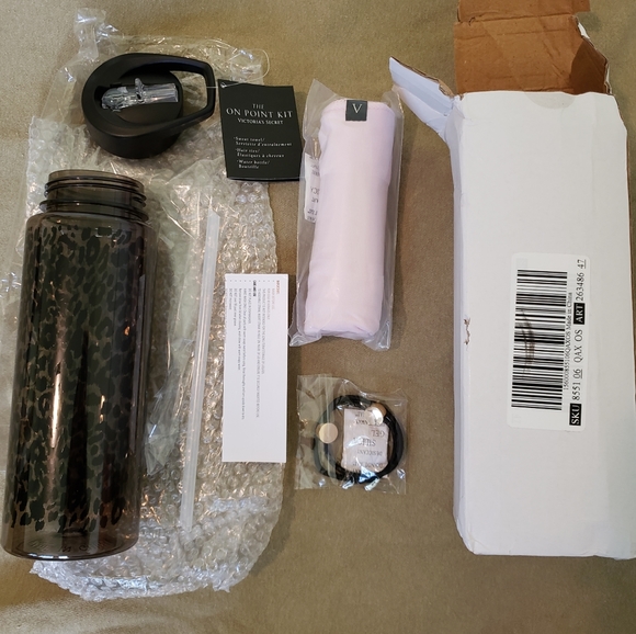 Victoria's Secret Workout Kit - Picture 3 of 5